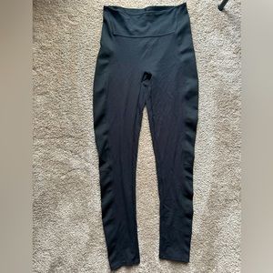 Spanx black contour slimming compression work out leggings in size medium